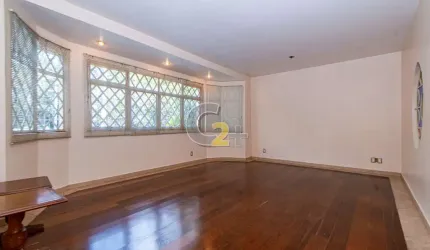Casa à venda na Vila Madalena com 3 quartos, sendo 1 suíte, 2 vagas