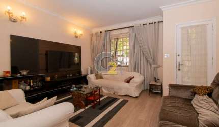 Casa Sobrado á venda em Perdizes com 3 quartos e 2 vagas