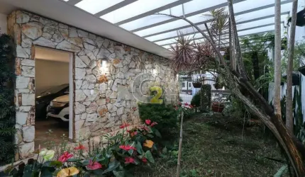 Casa à venda no Brooklin com 5 quartos, sendo 2 suítes, 4 vagas