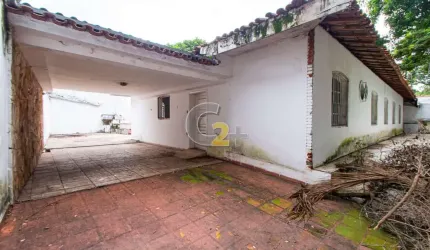 Casa térrea e ampla à venda no Alto de Pinheiros com 4 quartos, 1 suíte, 10 vagas