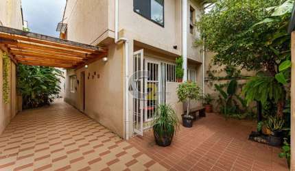 Sobrado a venda na Vila Madalena  3 quartos 2 suites 2 vagas 230m2