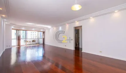 Apartamento à venda em Moema com 3 quartos, sendo 1 suíte e 2 vagas