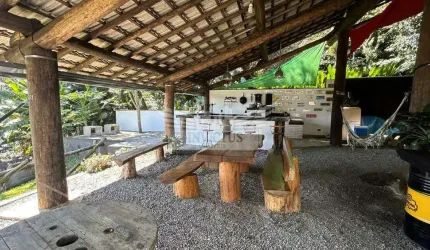 Linda Chácara à Venda em Condomínio Fechado, 2.500m² - Jardim Club de Campo, Santo André/SP.