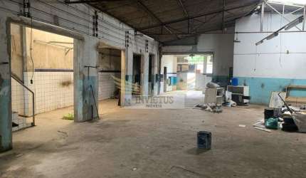 Galpão Comercial/Industrial para Comprar, 711m² - Utinga, Santo André/SP.