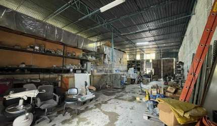 Galpão Comercial para Comprar, 327m² - Bairro Demarchi, São Bernardo do Campo/SP.