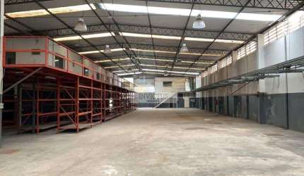 Galpão Comercial/Industrial com 3 Frentes para Alugar, 3.199m² - Centro de Diadema/SP.
