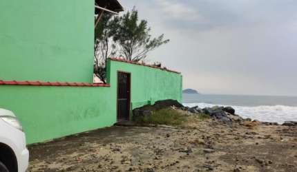 Casa à venda na frente do mar na Praia de BALNEÁRIO BARRA DO SUL - SC