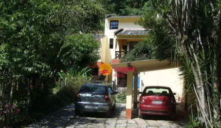 Casa triplex, em local bem arborizado, tranquilo e silencioso,  04 qts/ 01 suíte, 219 m², R$ 650.000,00 - Pendotiba - Niterói/RJ