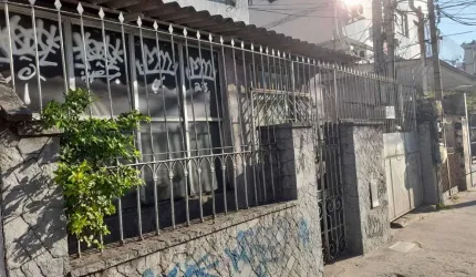 CASA 4 QUARTOS, 3 BANHEIROS , 2 VAGAS