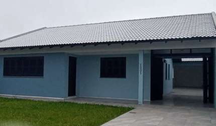 AMPLA CASA COM PATIO FECHADO EM IMBÉ