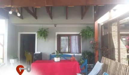 CASA PROXIMO AO MAR EM ZONA DE MORADORES