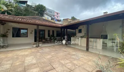 Casa com 3 dormitórios à venda, 214 m² por R$ 1.520.000,00 - Jardim Normandia - Volta Redonda/RJ