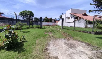 Terreno em condomínio de alto padrão.