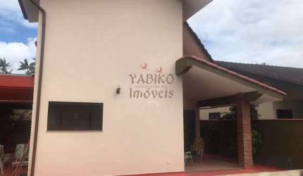 Casa em Condomínio com 02 suítes, piscina e edicula.