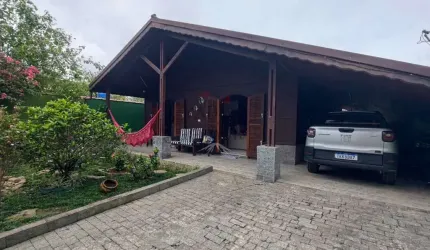 Casa com 04 dorm. e Edícula no Bairro Indaiá