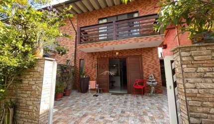 Casa em Világio pé na areia com 03 dorms, Maitinga, Bertioga.
