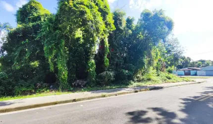 Terreno de esquina no bairro da Vista Alegre, em Bertioga.