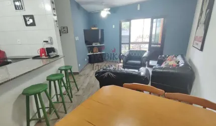 Apartamento perto da praia, com 02 vagas, elevador e piscina.