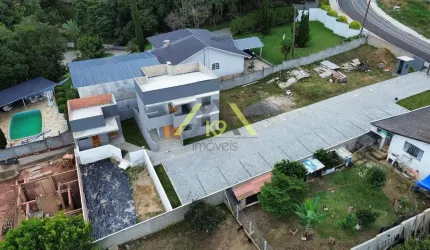 CASAS SOBREPOSTAS COM CHURRASQUEIRA NO PARQUE DO EMBU EM COLOMBO
