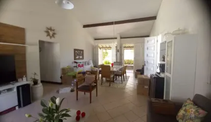 Casa térrea, 622m² de terreno, 30m da praia, em Itapuã!