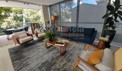 Casa no Alphaville I de Salvador, com 4 suítes e 760m2 de terreno!
