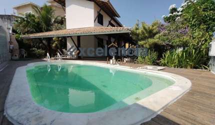 Casa duplex com 4 quartos, 496m2 de terreno, em Vilas do Atlântico!
