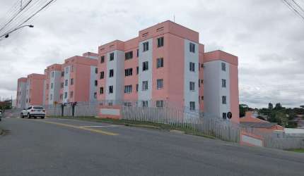 Apto a venda - 3 dormitórios com um bwcs - Pinheirinho - ensolarado