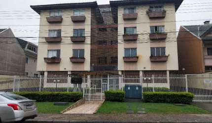 Apto  p/Locação - 3 dorms sendo uma suíte - Totalmente reformado uma Garg. livre