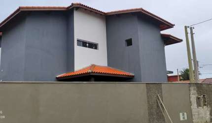 CASA  SOBREPOSTA ,LADO PRAIA,  EM FASE DE ACABAMENTO