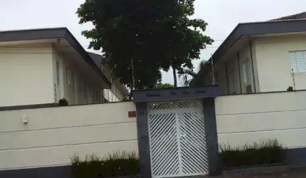 Sobrado Pé na Areia - Em condomínio
