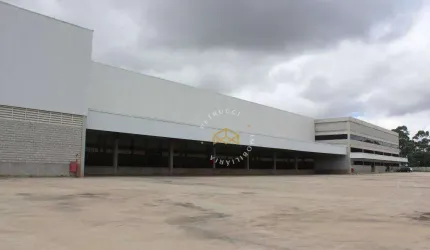 GALPÃO DISPONÍVEL PARA VENDA E LOCAÇÃO COM LOCALIZAÇÃO ESTRATÉGICA E INFRAESTRUTURA COMPLETA.