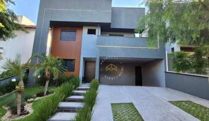 Casa contemporânea à venda no Condomínio Vivenda das Quaresmas, em Valinhos/SP.
