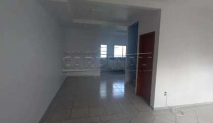 Casa Aconchegante com 3 Dormitórios, 2 Garagens e Localização Valorizada no Jardim Centenário, São Carlos/SP