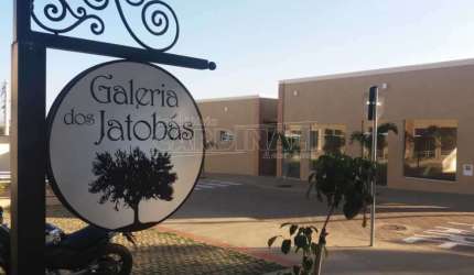 Comercial Sala / Salão com Condomínio em São Carlos