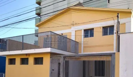 Casa sobrado com 3 dormitórios e 1 suíte no Centro próximo a Pizzaria Hut em São Carlos