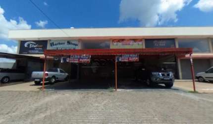 Comercial Sala / Salão com Condomínio em São Carlos