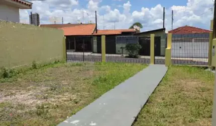 Encantadora Residência: 2 Dormitórios, Amplo Quintal, à Venda por R$300.000,00 e Locação por R$1.060,00 no Bairro Tranquilo - Jardim Mariana - Ibaté