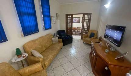 Casa aconchegante em ótima localização.