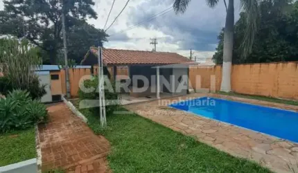 Área de Lazer Apenas, com piscina, banheiro e um Quiosque