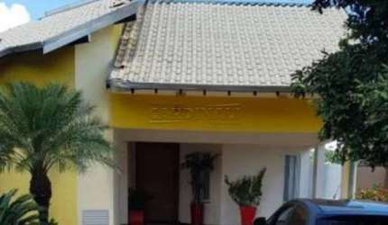 Casa em condomínio