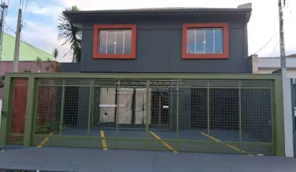 Salão comercial com sobrado residencial
