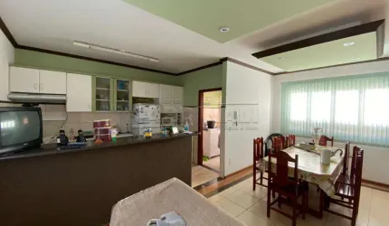 Casa com 3 dormitórios sendo 1 suíte em São Carlos