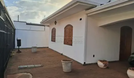 Casa grande com ótima localização