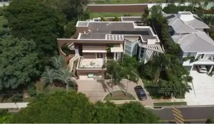 Belíssima Casa à venda no condomínio Loteamento Alphaville Campinas, com 630m2 de construção e 1030m2 de terreno.