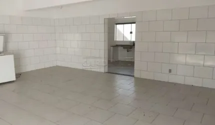 Casa com salão comercial individuais