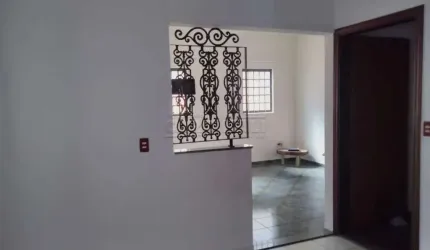 Casa para locação a uma quadra da Lagoa do Taquaral com 3 suítes.