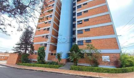 Localizado a 3 quadras da USP!!!