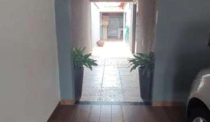 Casa com ótima localização, lindo acabamento com área gourmet