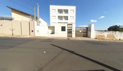 apartamento de dois dormitórios sendo um suíte com uma vaga de garagem.