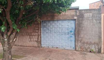 Casa com ótima localização, próximo a Maurício Galli